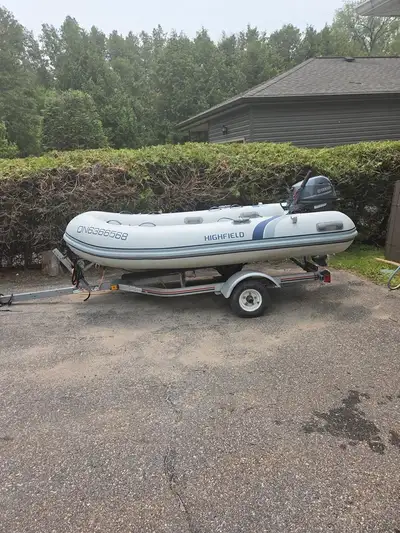Great condition, Highfield 310 Classic 5 years old/Yamaha 15 hp 3-years / trailer is year 2.