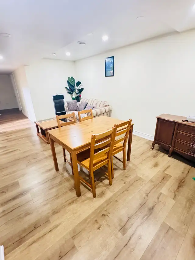 Private ROOM FOR RENT (girls only) in Room Rentals & Roommates in St. Catharines - Image 2