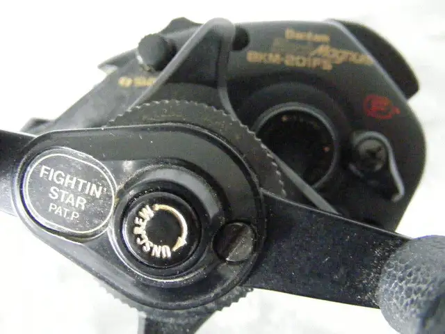 Shimano baitcast reel & rod in Fishing, Camping & Outdoors in Owen Sound - Image 9