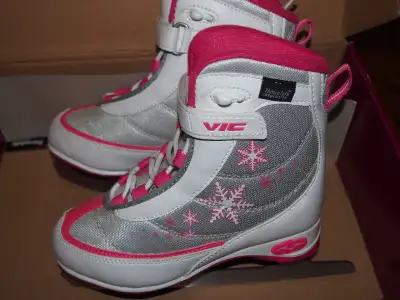 Girls Vic Shimmer Skates size 2, View more