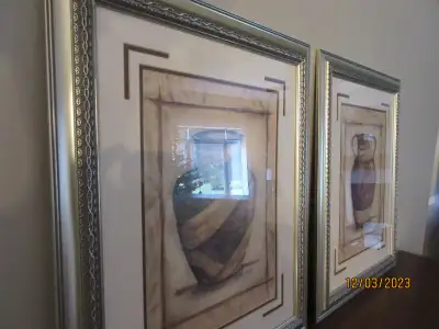 Features 2 Different Vases Antique gold 2” frame Comes with white mat (cardboard) and glass over pic...