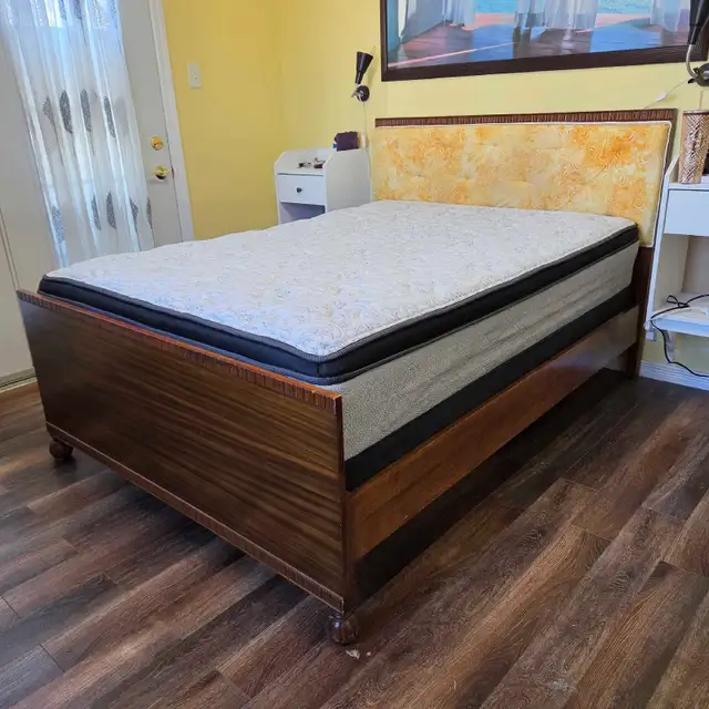 Double mattress with boxspring (the size between Queen and twin) in Beds & Mattresses in Kingston - Image 4