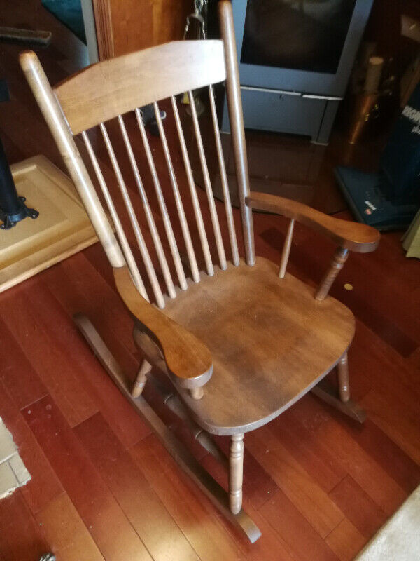 Rocking chair, solid maple. in Chairs & Recliners in Markham / York Region - Image 4