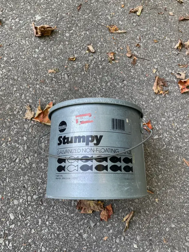 minnow bucket  in Fishing, Camping & Outdoors in Owen Sound - Image 2