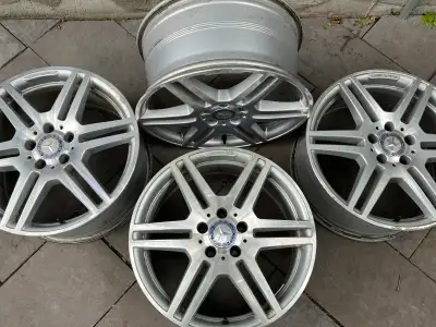 4 Mags Mercedes AMG: 2x8''x18'' et 2x8,5''x18'' staggered, 5x112mm, ET 45, parfaits pour pneus d'hiv...