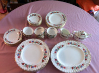 VINTAGE ROYAL CROWN DERBY DINNER SET