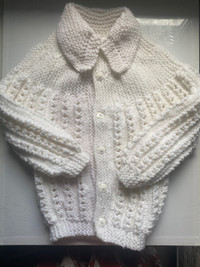 Handknit baby’s sweater 