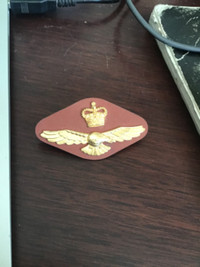 RCAF Officers Overseas Cap Badge