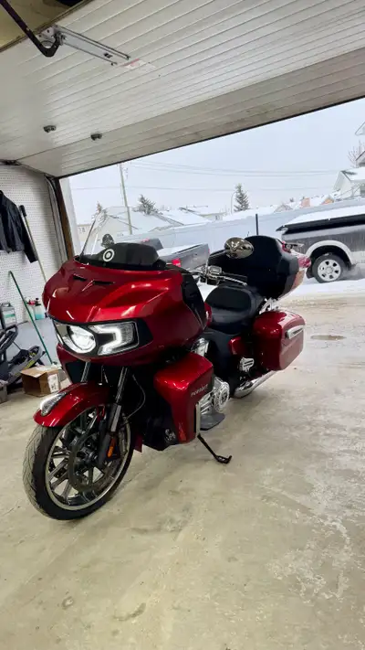2024 Indian Pursuit Challenger limited Premium Red metallic. 108 Liquid cooled 800 kms only. Not a c...