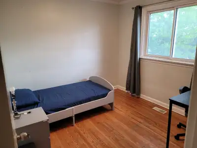 Bright Furnished Room for Rent – $1,000/month – Oshawa Available now! Spacious, fully furnished room...