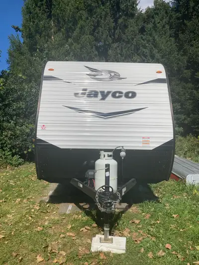 ,2022 jayco jay flight slx7 196RB perfect couples trailer or someone with little kiddos starting out...