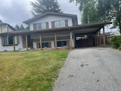 Room Available for Girls in Delta, Surrey – Clean & Quiet Home 1 room available in a 3 bedroom house...