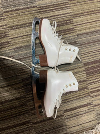 Figure skates - 2 pairs