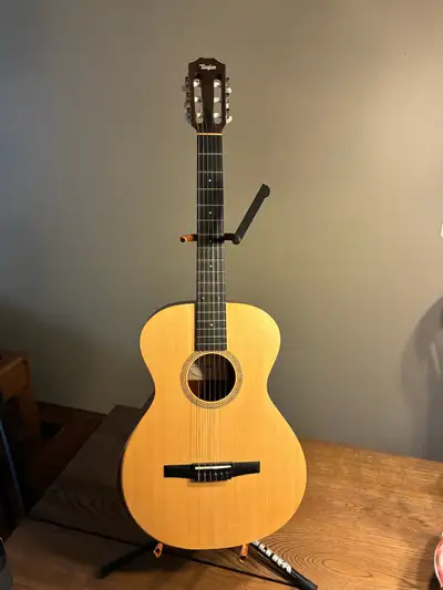 This very well maintained Taylor Academy 12e is only a few years old and in near mint condition. It’...