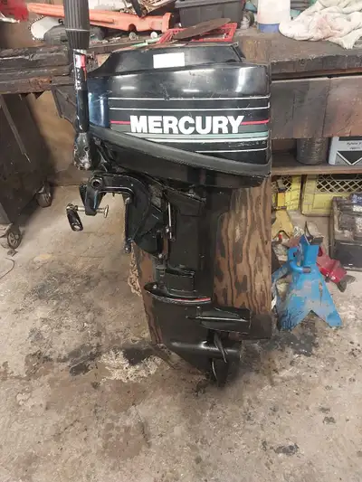 1989 merc 8h.p less than 50hrs on it runs mint only got used a few hours a year for duck season bott...