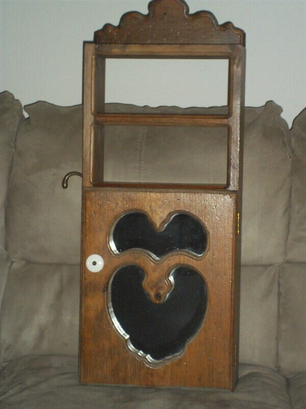 ARMOIRE À PORTE-MIROIR EN COEUR "VINTAGE" dans Art et objets de collection  à Laval/Rive Nord