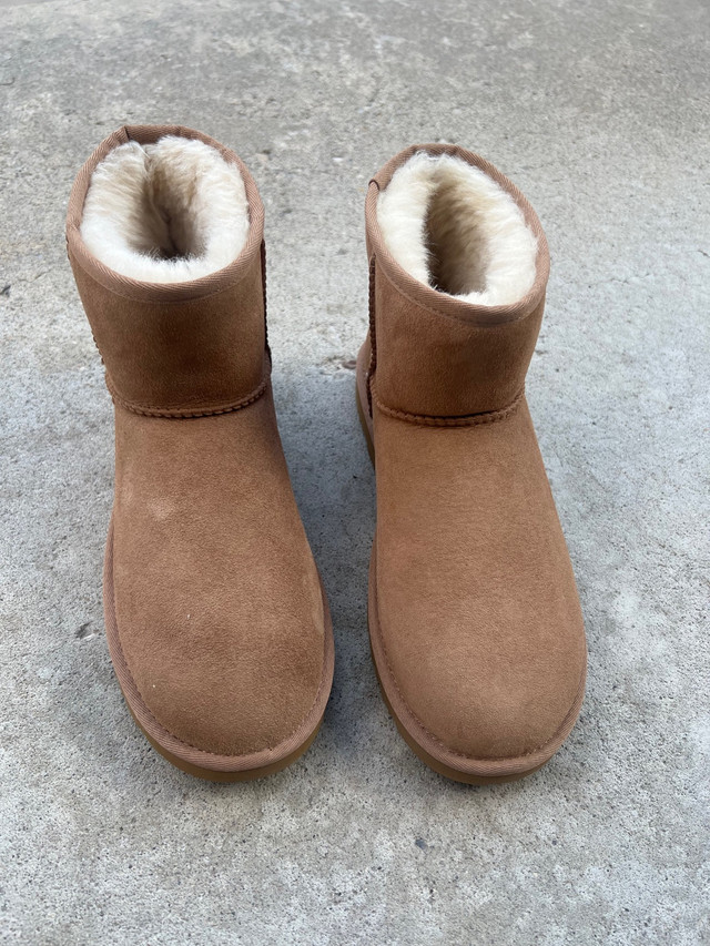 Womens US 10 UGGS in Women's - Shoes in Mississauga / Peel Region