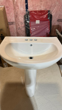 American Standard Evolution 22” wide pedestal bathroom sink