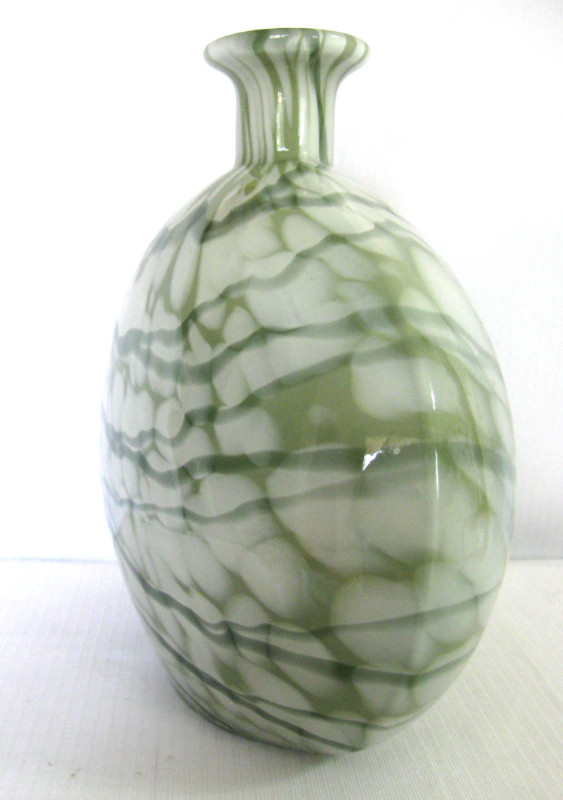 VASE EN VERRE MID-CENTURY MODERN VINTAGE GLASS VASE dans Art et objets de collection  à Ouest de l’Île - Image 2