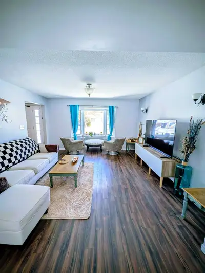 AVAILABLE FOR RENT: Beautiful 5-BR, 2.5-BA Home on Banting Drive with Private Pool! ‍♂️✨ Enjoy a mas...
