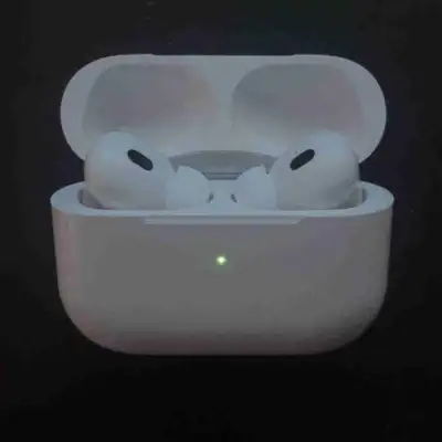 Great condition, clean, and barely used. Active Noise Cancellation, Transparency Mode, and strong ba...