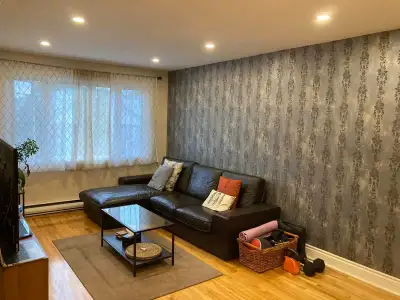 C'est un spacieux et lumineux appartement 51/2 situé au deuxième étage d'un duplex à l'adresse: 510,...