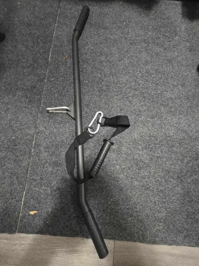 STATIONARY HOME GYM (PLEASE READ DESCRIPTION) in Exercise Equipment in Saskatoon - Image 4