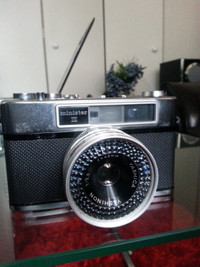 Yashica Minister III Rangefinder Film Camera w/45mm f/2.8 Lens.