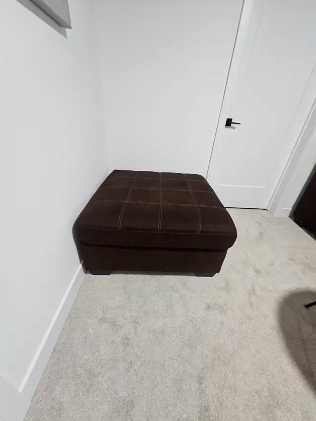 Sectional Comfort Modern Excellent Condition * MOVING SALE in Couches & Futons in Ottawa - Image 7