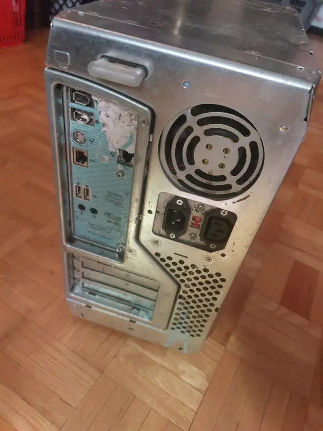 Apple Power Macintosh G3 - Pour pièces - For parts in Desktop Computers in City of Montréal - Image 4