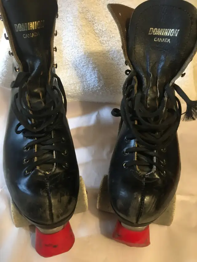 VINTAGE DOMINION CANADA LEATHER ROLLER  SKATES in Skates & Blades in Mississauga / Peel Region - Image 4