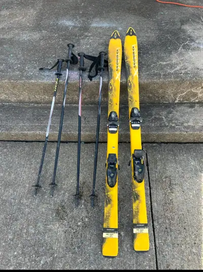 Pair of skis, View more