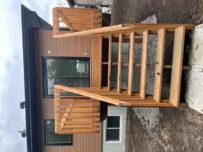 Description Magnifique maison jumelée neuve, construit en 2023, situé au cœur de Pont-Rouge. Sur 2 n...