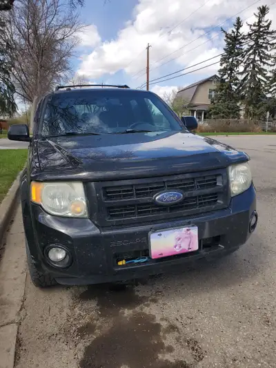 Selling my Escape as a parts car. Vehicle can still be driven. Vehicle has failed Insurance Inspecti...