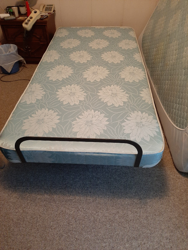 Single adjustable beds in Beds & Mattresses in Kamloops - Image 3