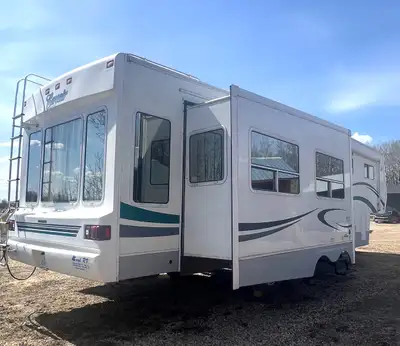 2006 Corsair Supreme Excella 33RLTS for sale. One of the best Canadian Made fifth wheels from Oliver...