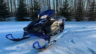 2008 Yamaha Apex - 6,500km - Fuel injected / 4 Stroke - 150 HP Overall great shape for its age with...