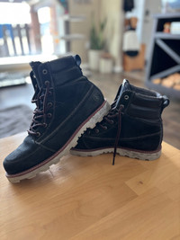 Volcom Boots size 9