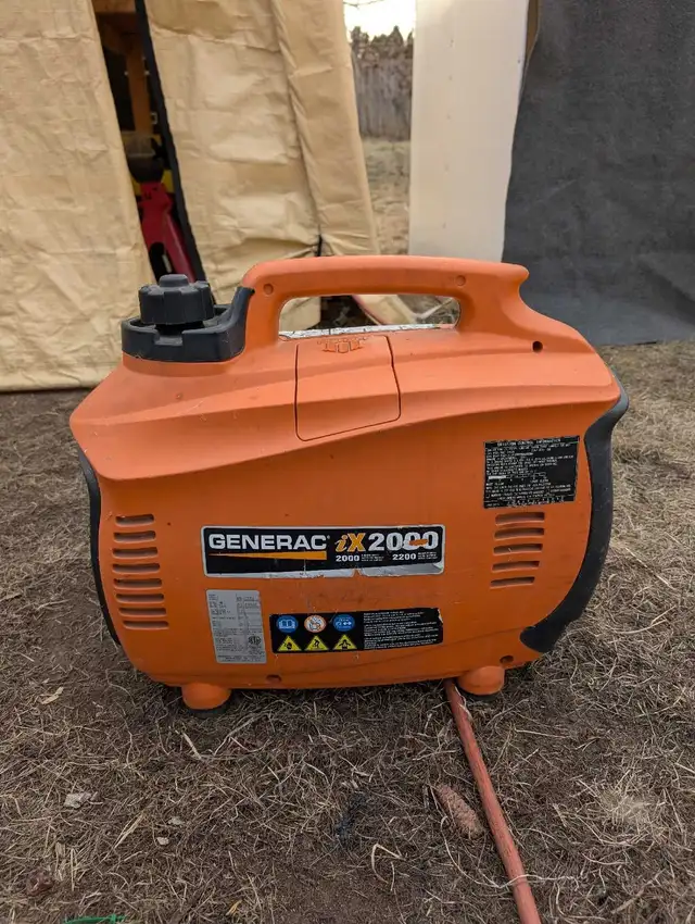 generac IX 2000 inverter generator in Power Tools in Kamloops - Image 2