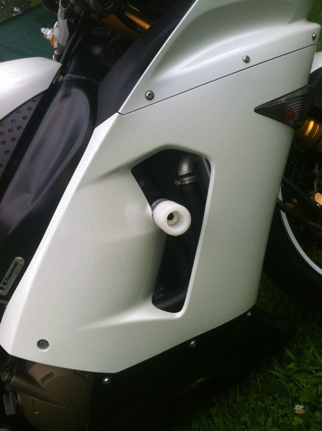 KAWASAKI ZX636R COMPLETE SET OF WHITE OR ORANGE BODY WORK in Motorcycle Parts & Accessories in Windsor Region - Image 3