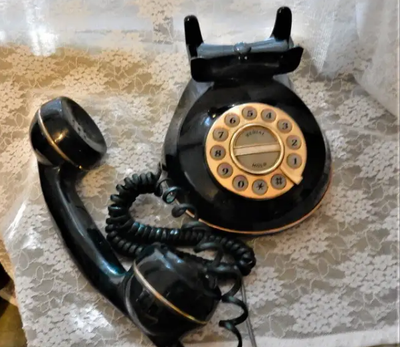 Vintage 80s touch tone telephone Radio Shack works, View more