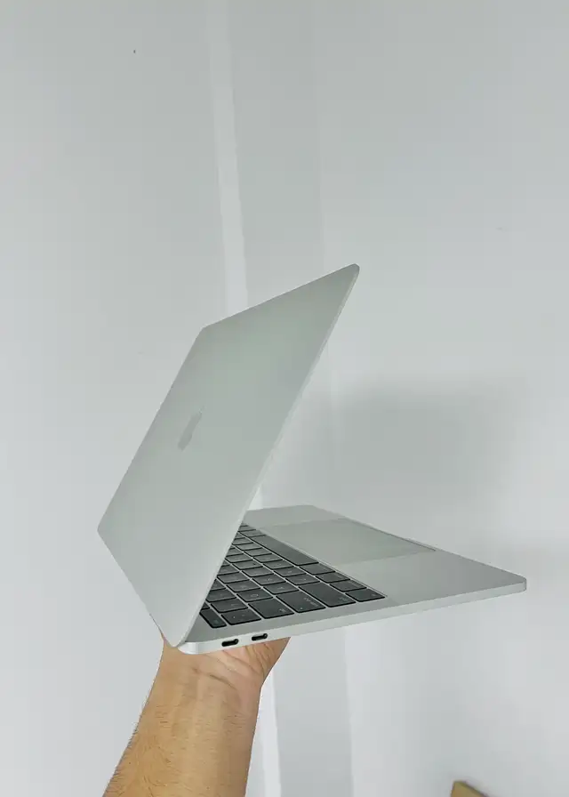 MacBook Pro528477312380446723