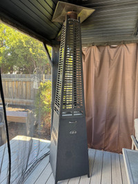Pyramid outdoor patio heater with propane tank