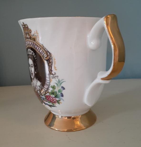 Canadian Superior Queen Elizabeth II Silver Jubilee cup mug in Arts & Collectibles in Markham / York Region - Image 3