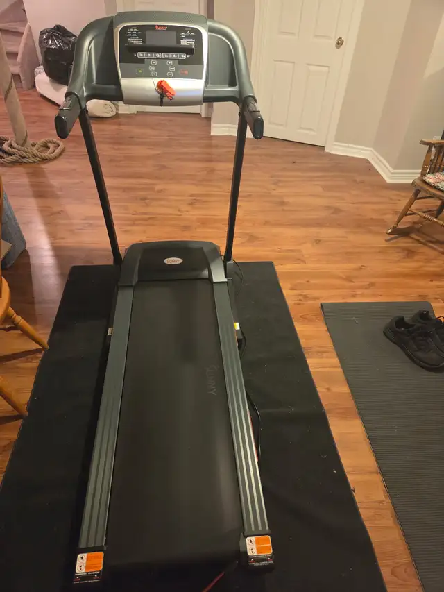 Treadmill in Exercise Equipment in Ottawa - Image 2