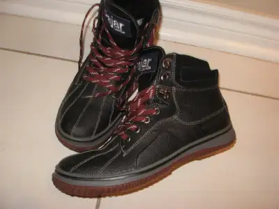 New Pajar men's boots, shoes size USA 9-9 1/2 (EURO 42). Waterproof. Pet free and smoke free home.