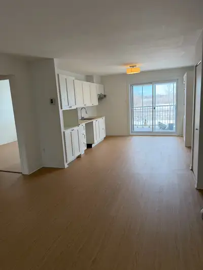 ✨ Grand 5 1/2 entièrement rénové Libre immédiatement ! ✨ a Repentigny ( Legardeur ) ou pour le 1 avr...