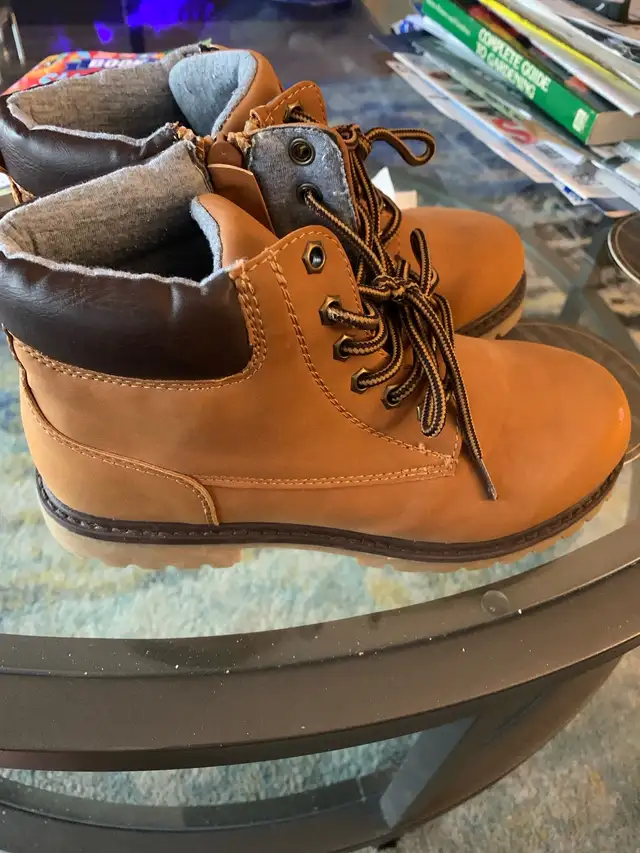 Boys Gently Used Boots - Size 163436969939969121