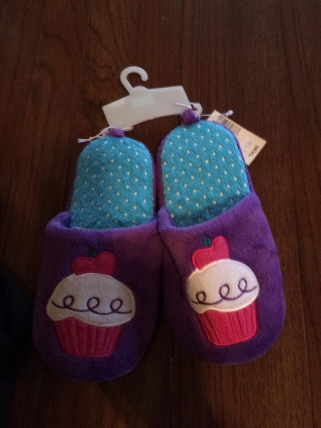 Slippers size 1-2   New with tags in Clothing - 5T in Oakville / Halton Region