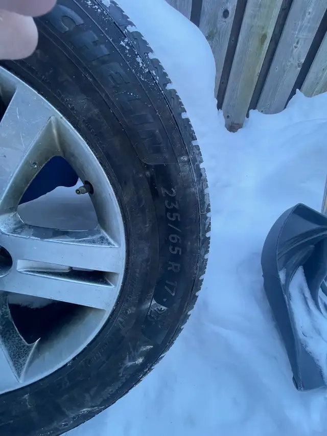 4x Michelin x ice winter tires 2023 235/65 R 17 in Tires & Rims in Mississauga / Peel Region - Image 2